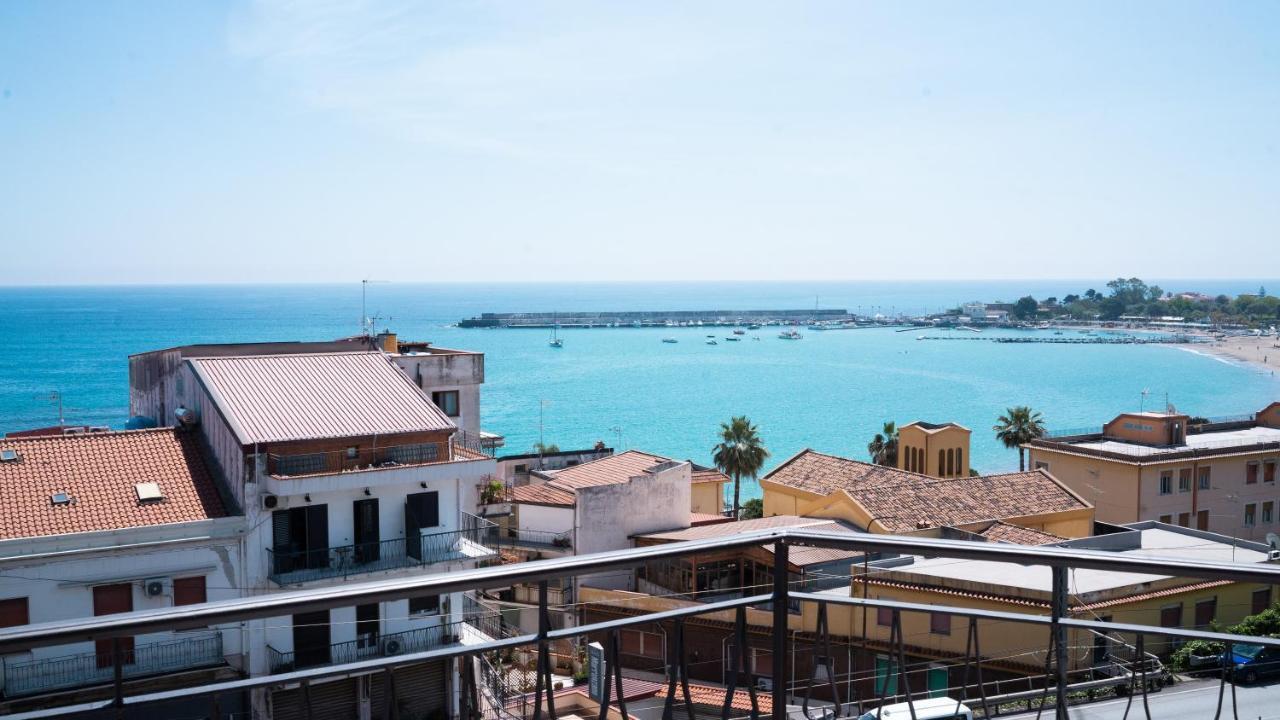 Nereidi Home Giardini Naxos Bagian luar foto